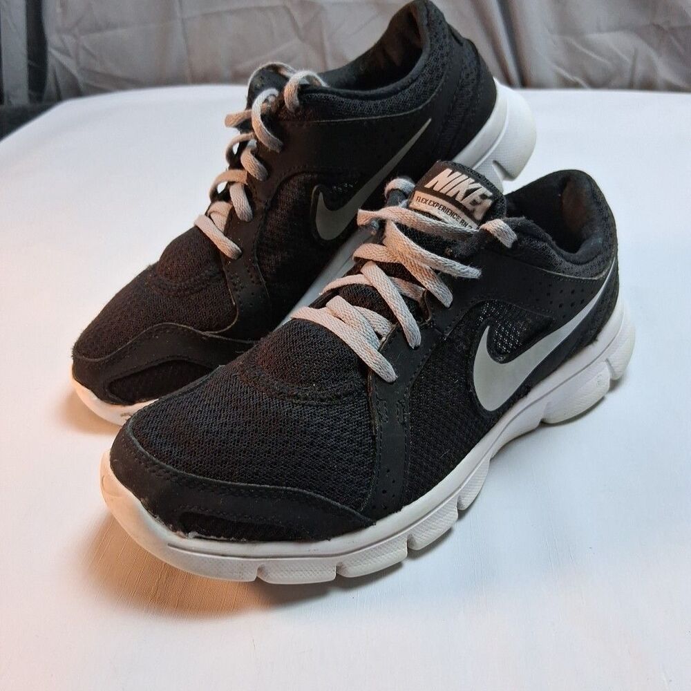 Nike Flex Experience RN 2 Minimalist Athletic Lifestyle Sneakers Size 6.5